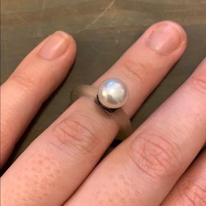 Genuine pearl ring with rubber flexible band